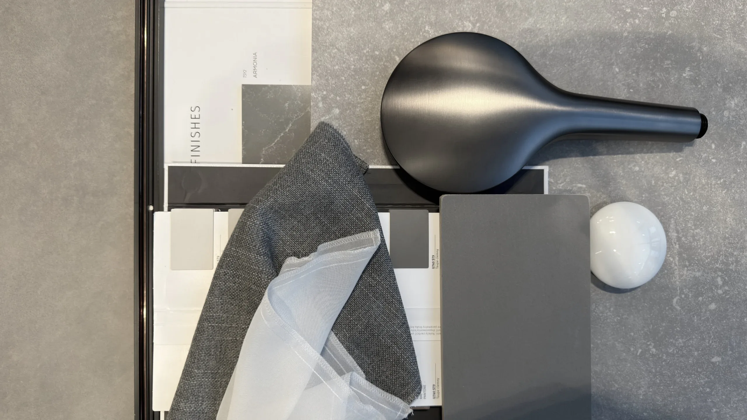 Concrete Minimalism — ŁAZIENKA MASTER Z WANNĄ